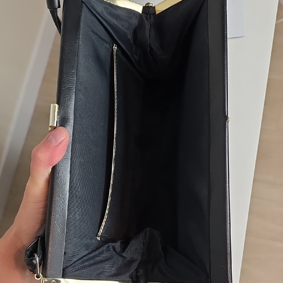 Vintage 60S Floral Tapestry Handbag with black Trim & Gold Frame – Elegant bag - Picture 5 of 10